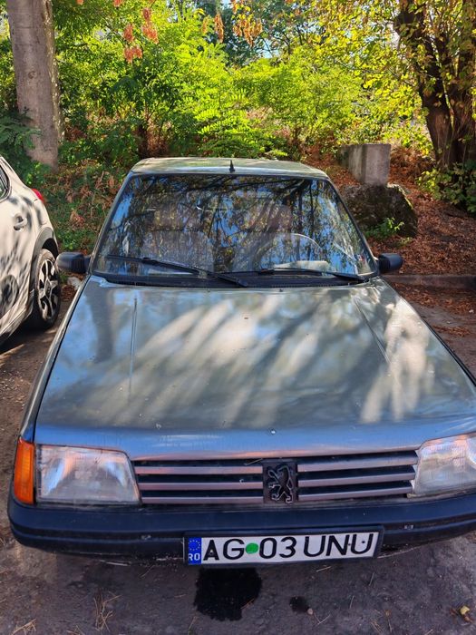 Vând Peugeot 205