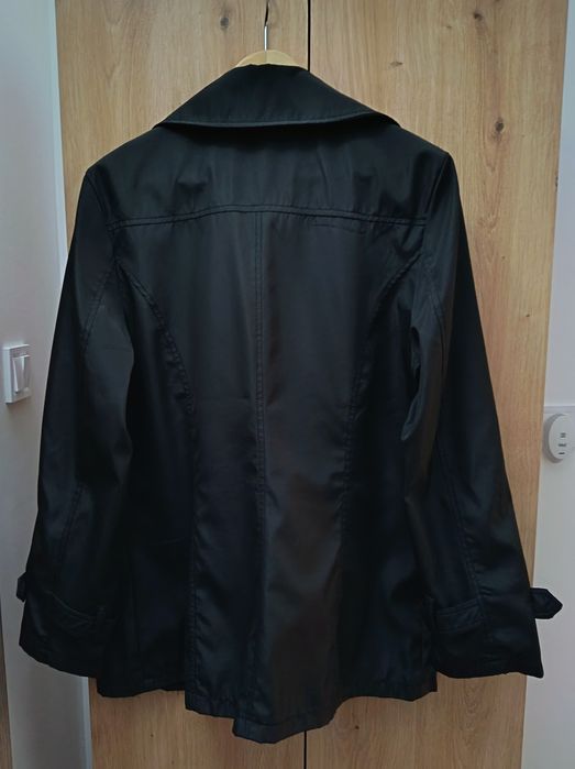 Vand geaca de primăvară pentru damă