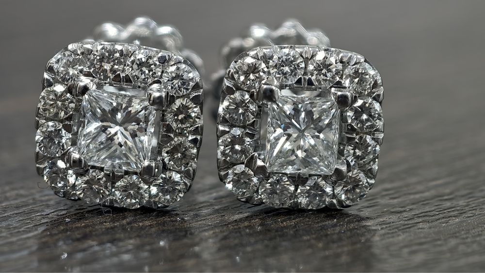 Золотые серьги с бриллиантами