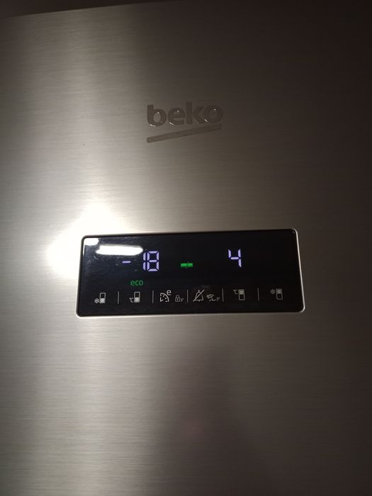 Продам срочно холодильник Beko nео frost