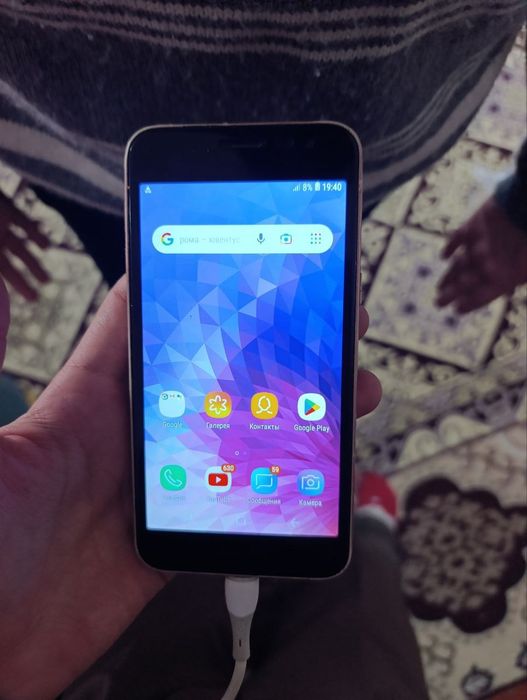 Продаётся j2 core  память 8гб