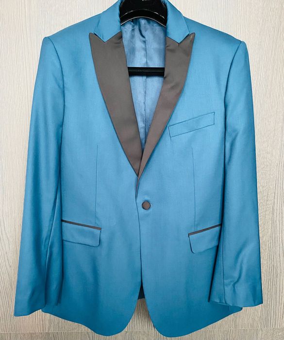 Smoking turquoise cu rever șpiț
TRENDS BY ADINA BUZATU