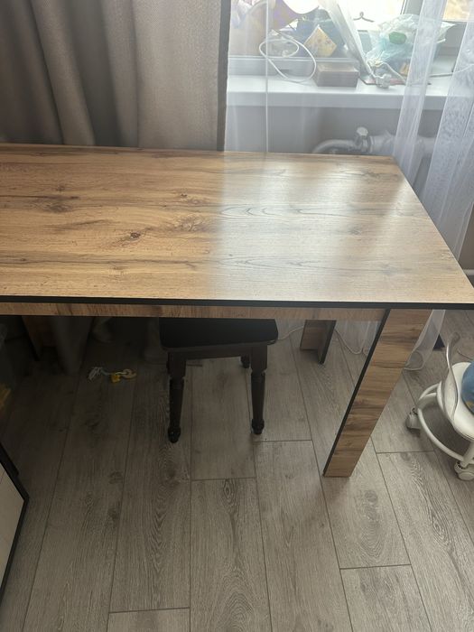 Продам кухонный стол