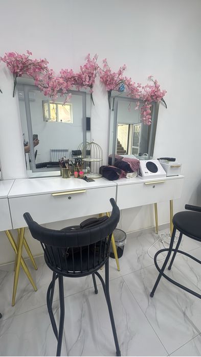 Шкаф новый 40000, визажный стол новый  10000 ,айна 7000