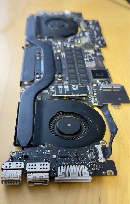 Placa baza APPLE  MacBook Pro 2015 cu sistem racire complet + ram..
