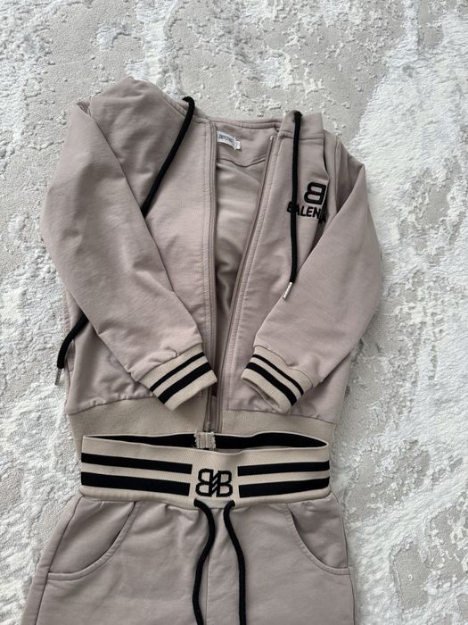 Продам спортивный костюм