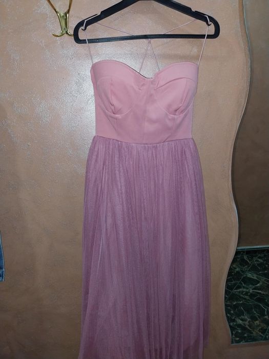 Нежна розова рокля – изисканост с романтичен нюанс