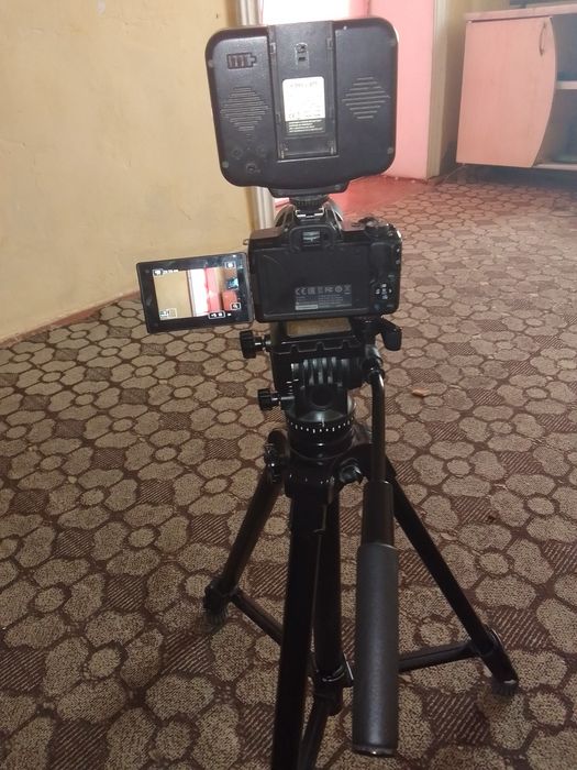 Сифравой видеокамера санон EOS M50