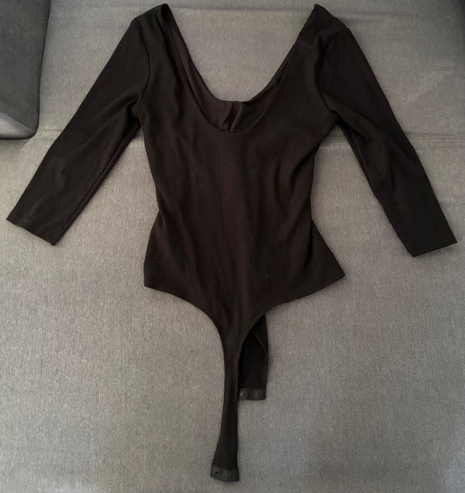 Черно прилепнало боди