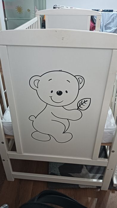 Vând pătuț din lemn cu saltea de cocos