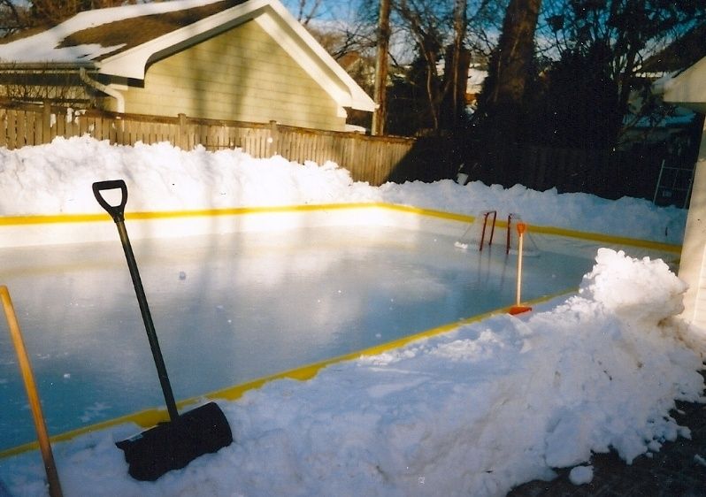 Хоккейный корт, Хоккей дома