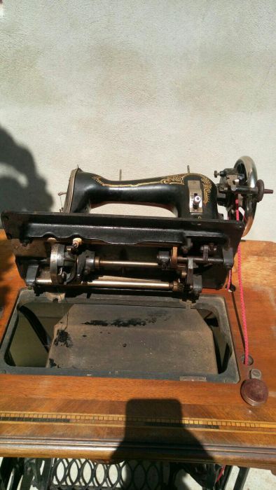 Masina de cusut vintage "Didona"cu masă cadru si capac