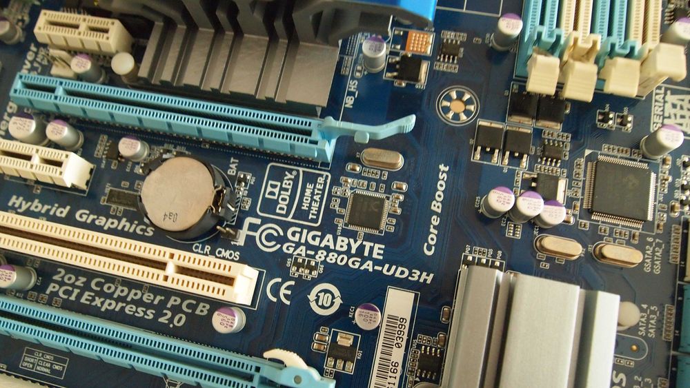 Kit procesor AMD Phenom II X2 + placa de baza Gigabyte GA -880GA-UD3H