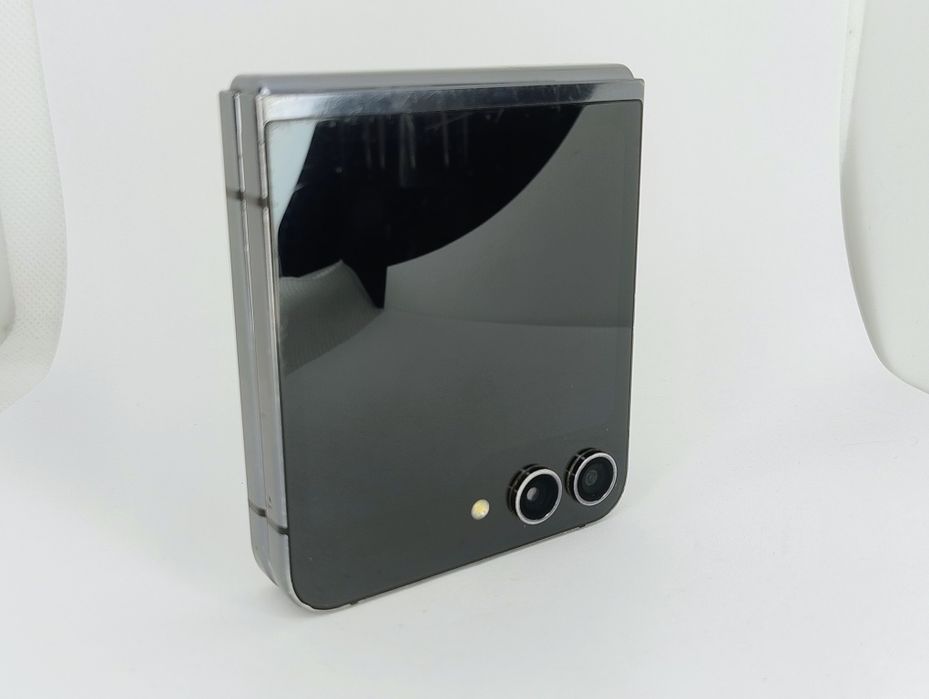 Samsung Z Flip5 Defect