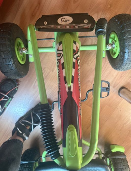KART cu pedale pentru copiii