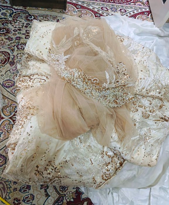 Келин куйлаклар сотилади