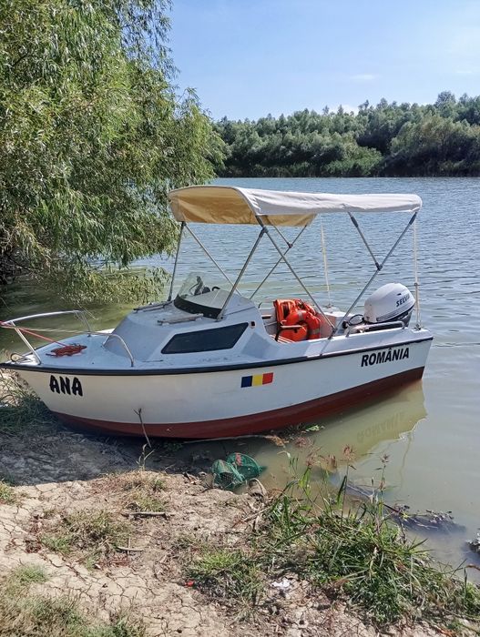 Barca cabinata cu motor 20 cp 4t