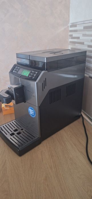 Vand  aparat cafea Saeco Lirica