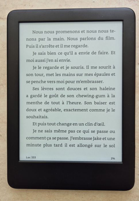 E-book Amazon Kindle Gen 10  + Husă Cadou (Urme de uzură)