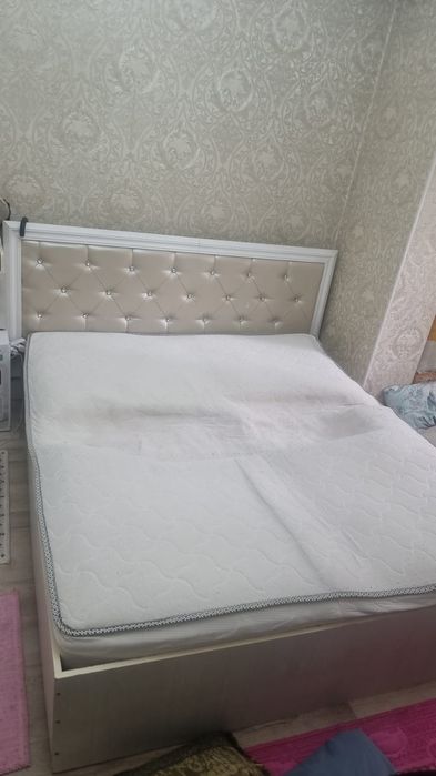 Продам  двухспальную кровать
