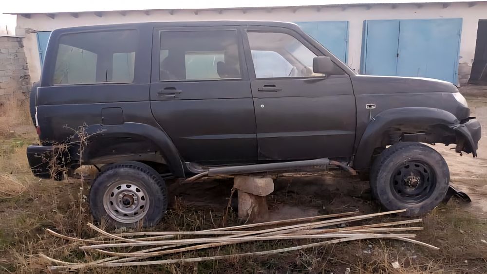 Автомобиль УАЗ 3163