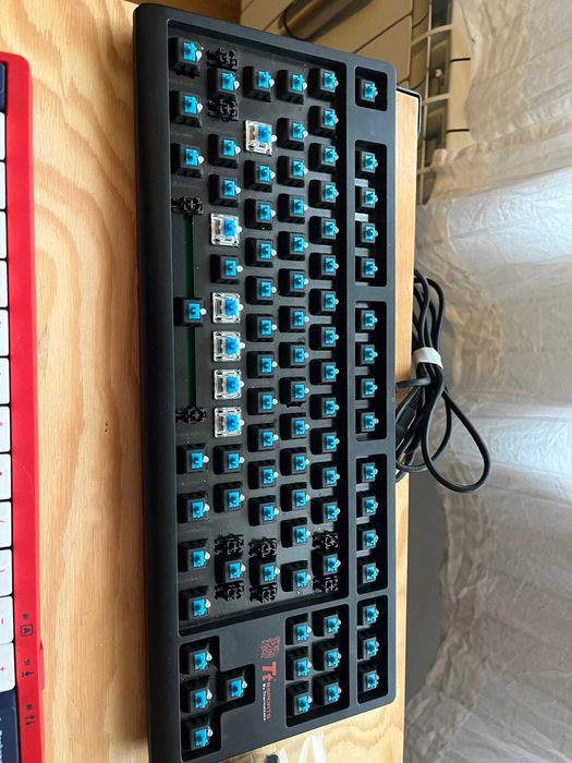 Три механични клавиатури - Leopold FC650MDS, KBP V60MTS-Q, Thermaltake