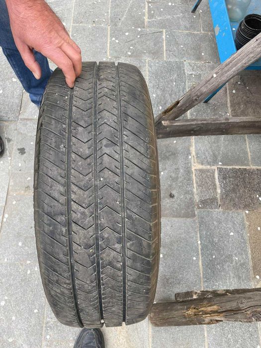 Гуми за бус 235/65