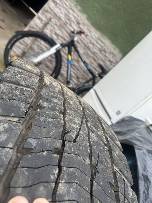 2 cauciucuri Michelin aproape Noi an 2024 de Tir 315 70 R 22,5Bu950lei