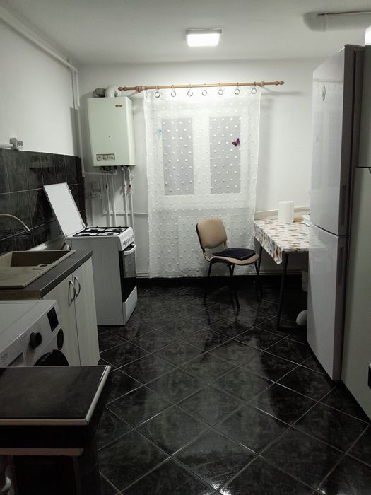 Proprietar vand apart. 2 cam. in Gherla centrala et 3 langa parc renov