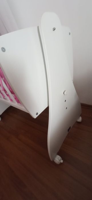 Pătuț bebeluș tip leagăn, cu roți + baldachin,  saltea si lenjerii