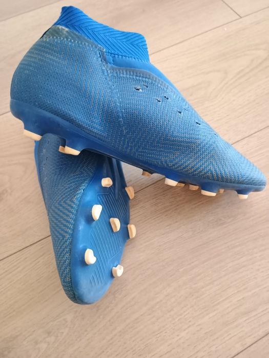 Vând adidași fotbal