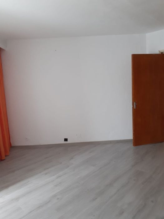 Inchiriez apartament nemobilat 2 camere Gavana 3
