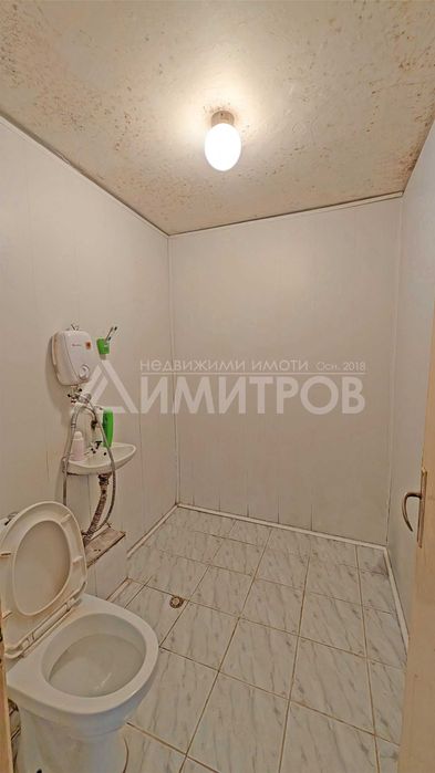 Продава двустаен апартамент 65 кв.м. нисък етаж в гр. Нови пазар.