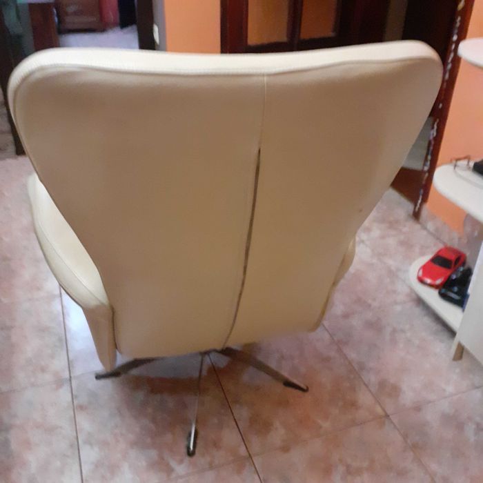 Продавам релаксиращ стол естествена кажа