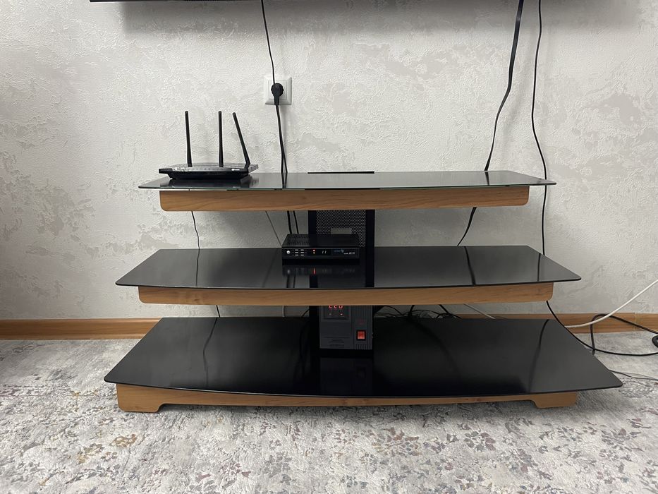 Продам тумбу под телевизор