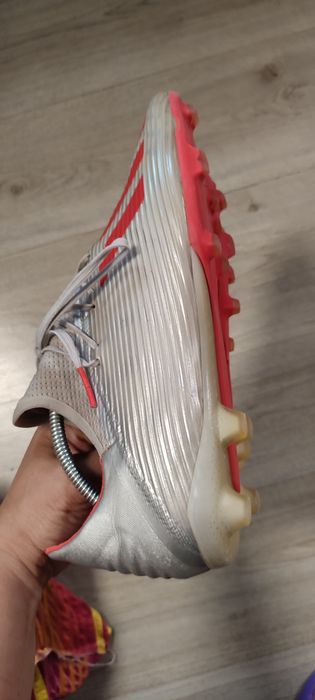 Adidas. Футболни бутонки. 48