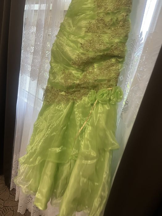 Официална рокля по тялото