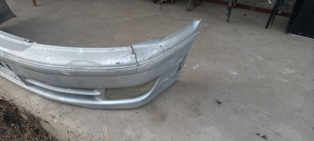 Бампер вместе с противотуманками. Toyota Mark2 Qualis 1997