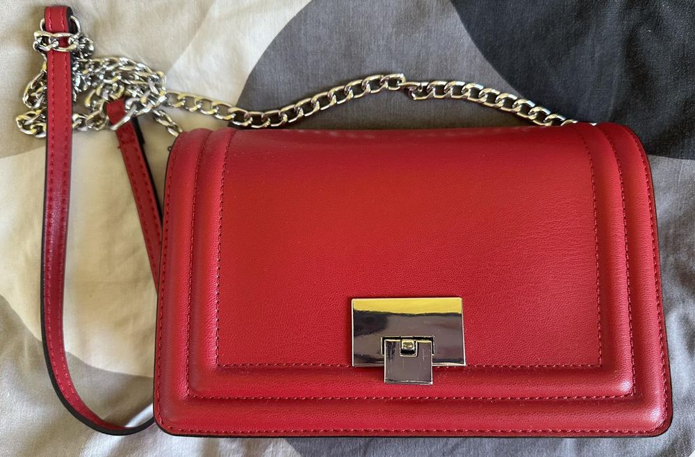 Три различни модели чанти