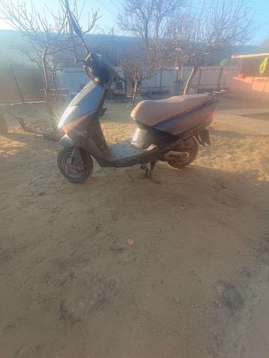 De vînzare scuter honda lead