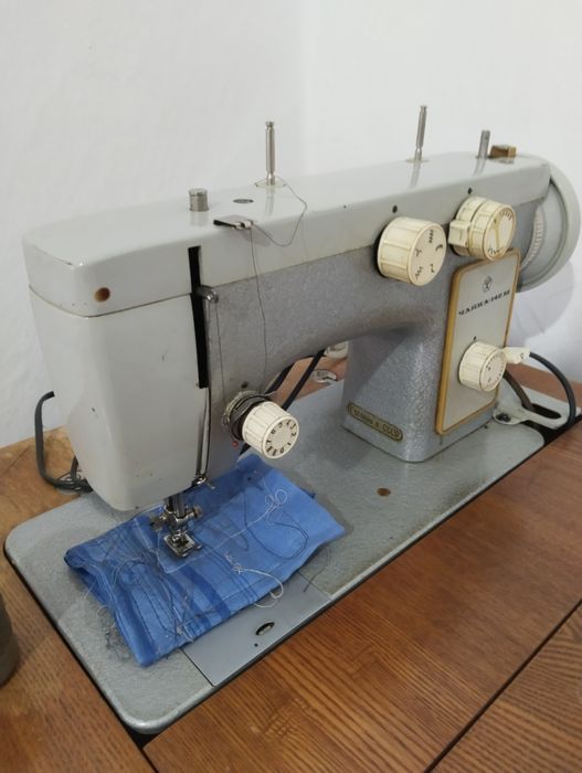 Продам швейную машинку