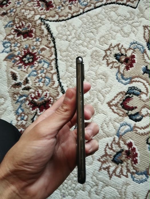 Продам Iphone XS