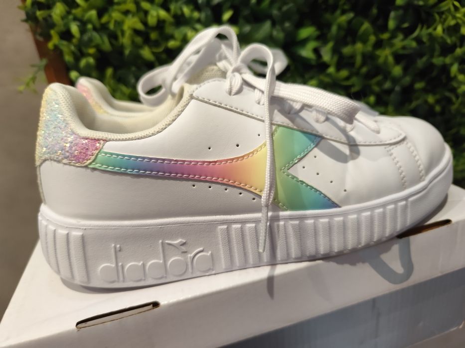 Маратонки DIADORA