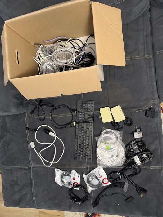 Cutie cu cabluri utp ethernet hdmi vga usb etc