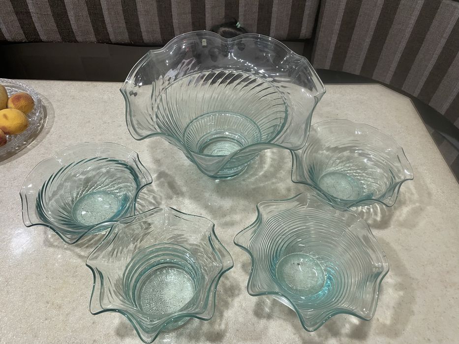 Продается набор из вазочек