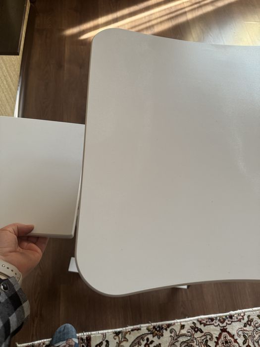 Писменый столик на колесиках