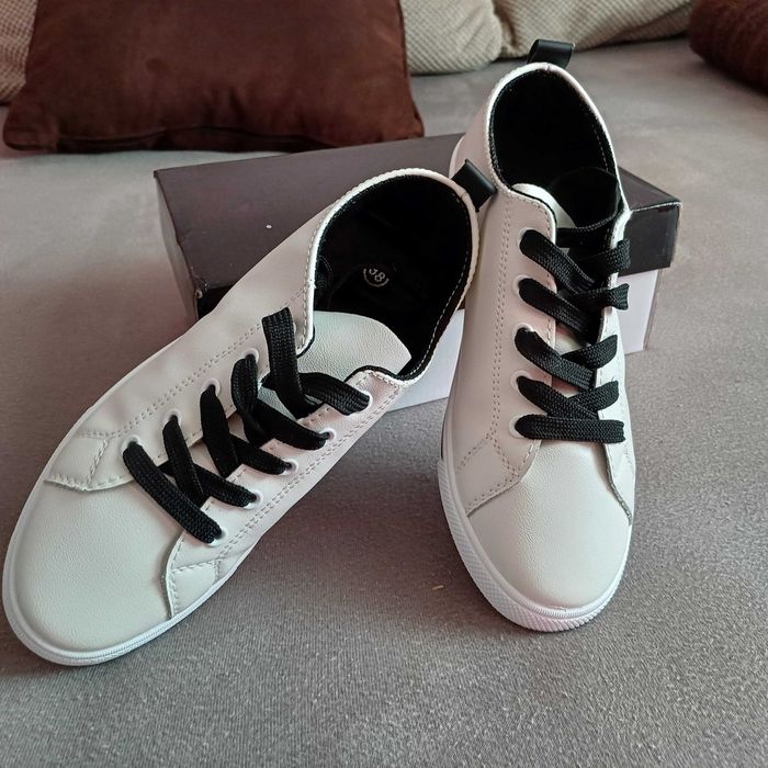 НОВИ маратонки 38н