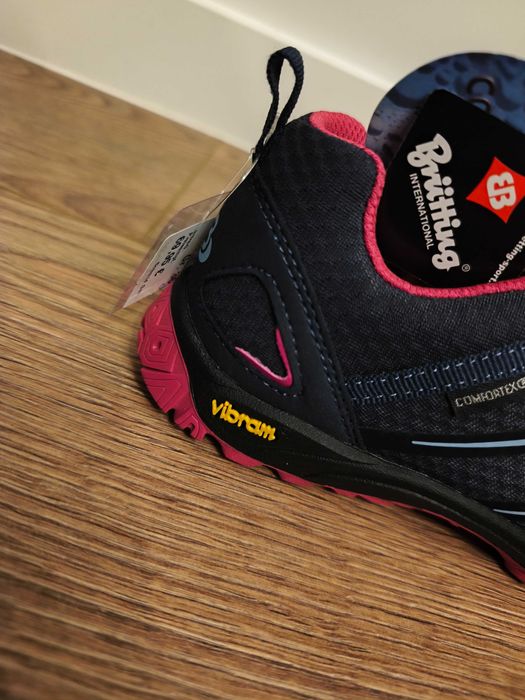 Туристически обувки Vibram