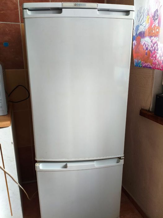 Холодильник двухкамерный б/у