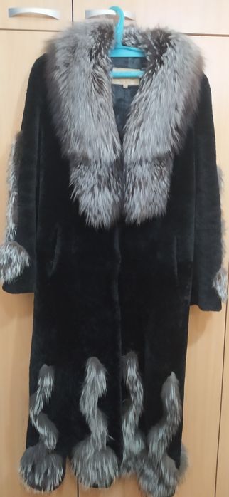 Продам женскую шубу.